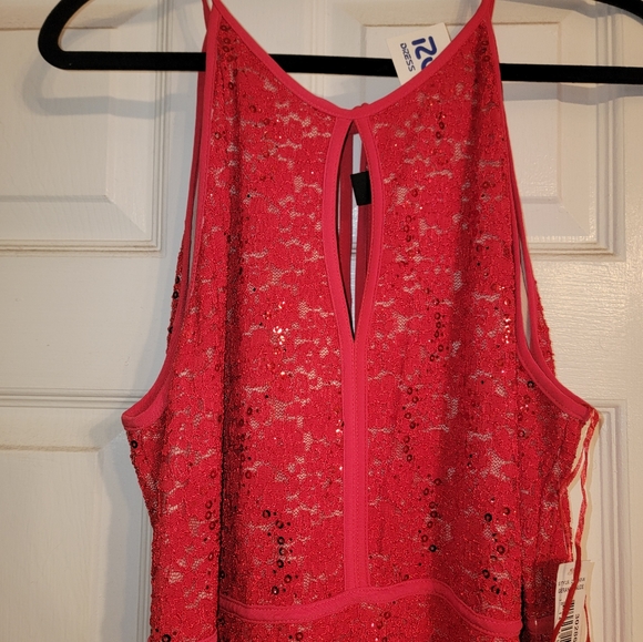 Gown - Picture 3 of 6